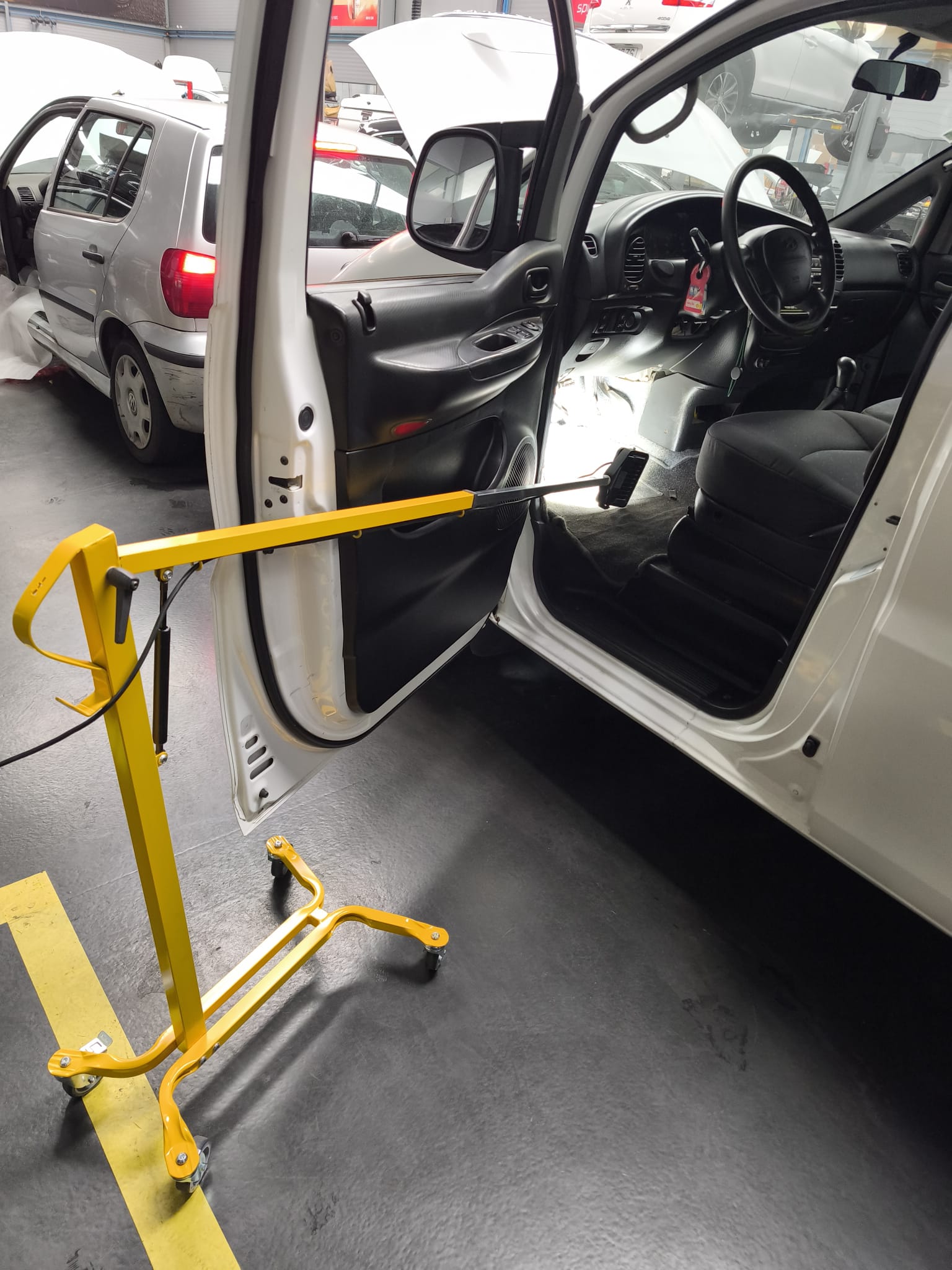 Projetor LED 220V Extensível e Móvel – Iluminação Profissional "Mãos Livres" - Image 3