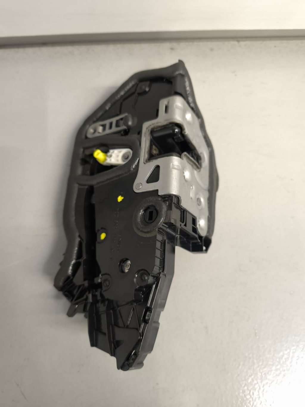 Fecho porta trás direita BMW F40 - 7956144-07 - USADO